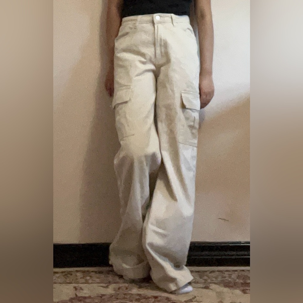 Women’s Size Small, 32 Inch Waist, Wide/Flared Bottom Beige Cargo Pants